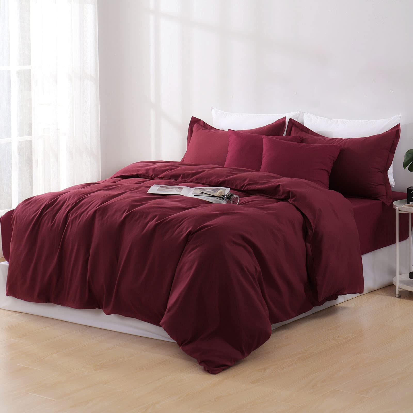 AisboDouble Duvet Set with Sheet - Red 4 Pieces Microfiber Bedding Set for Double Bed, Includes Duvet Cover, Fitted Sheet and PillowcasesOEKO-TEX STANDARD 100