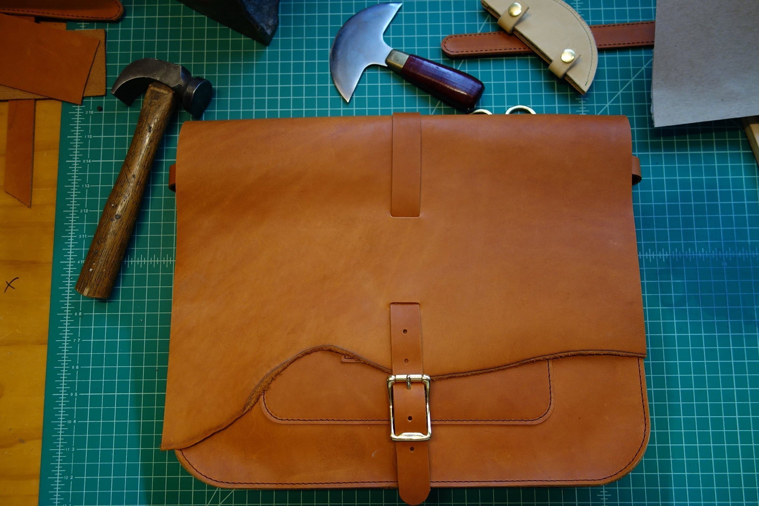 Custom Messenger Bag, made to your specifications and your choice of leather. This bag is (ORO RUSSET) color This listing is for the custom bag in the pictures