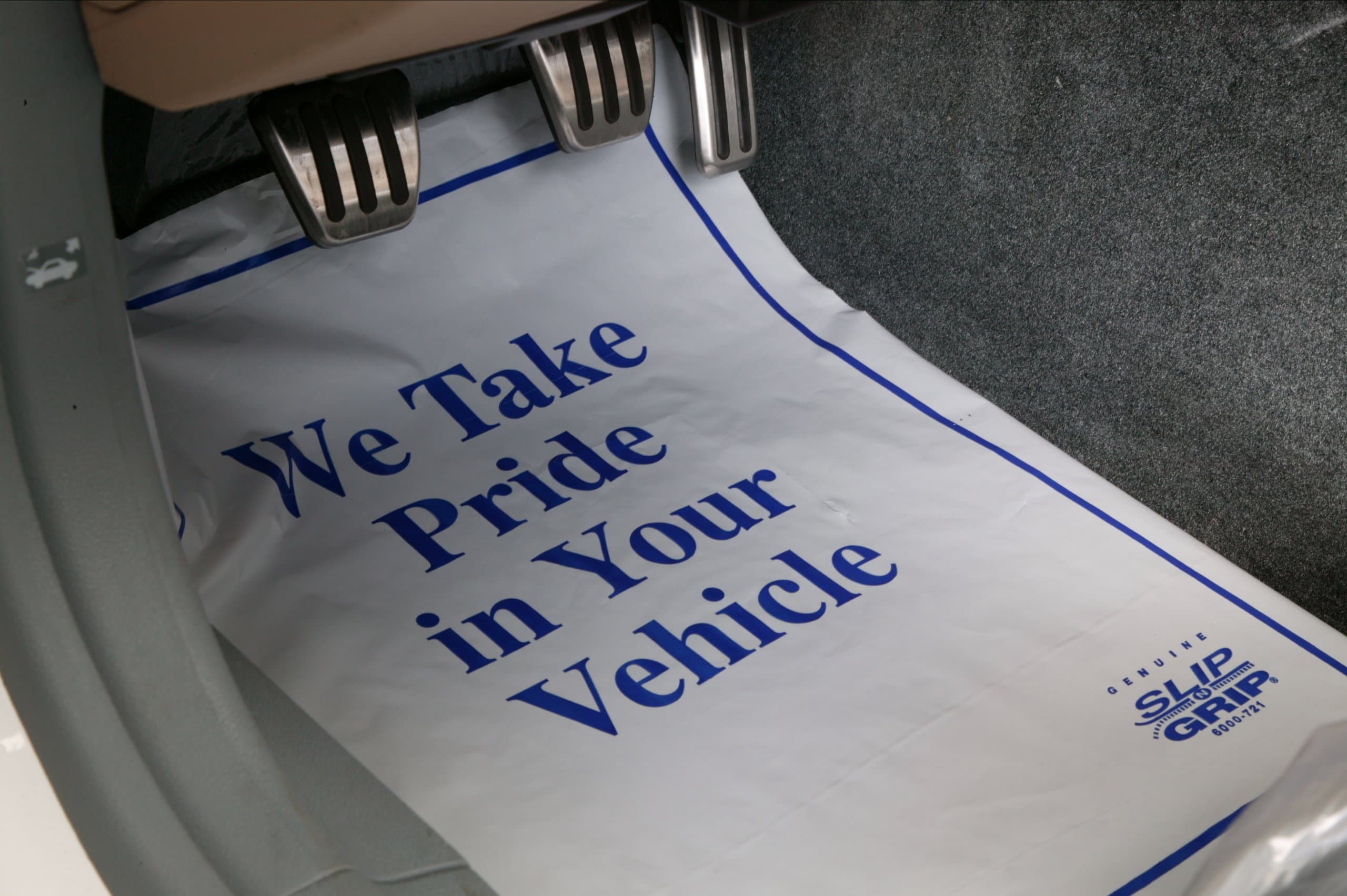 Plastic Floor Mats White Slip-N-Grip 16.5Inx21In 2.0 Mil 500/Roll