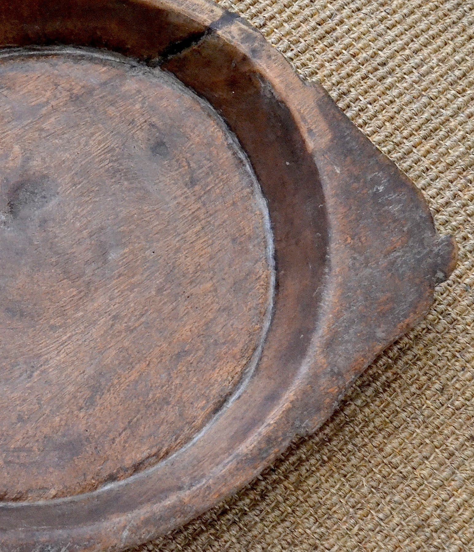 Make your ordinary dining look fancy! Antique Vintage beautiful handcrafted hand-carved solid wood round fruit bowl, one of the kind